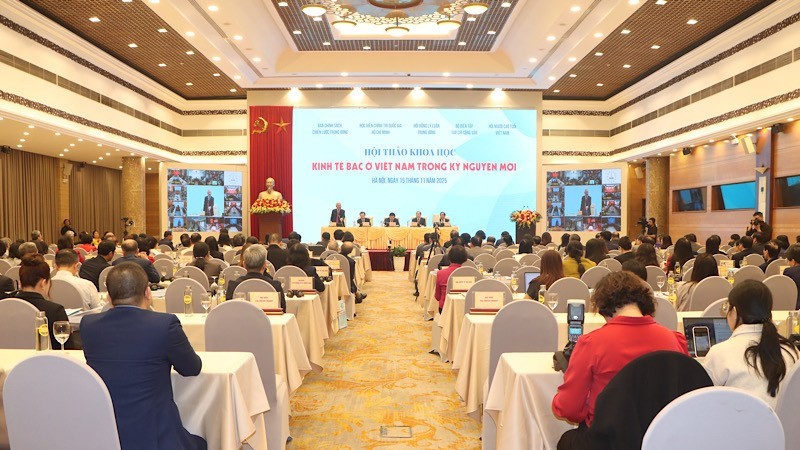 Sáng 15/11 tại Hà Nội, Ban Chính sách, Chiến lược Trung ương, Học viện Chính trị quốc gia Hồ Chí Minh, Hội đồng Lý luận Trung ương, Tạp chí Cộng sản và Hội Người cao tuổi Việt Nam đã phối hợp tổ chức Hội thảo khoa học Kinh tế bạc Việt Nam: Khai thông nguồn lực chiến lược trong kỷ nguyên mới