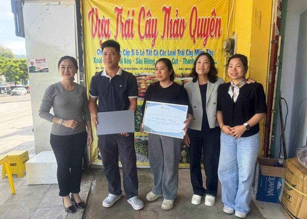 Hàn Quốc tri ân người bán trái cây ở Phú Quốc vì nghĩa cử đẹp Hàn Quốc tri ân người bán trái cây ở Phú Quốc vì nghĩa cử đẹp