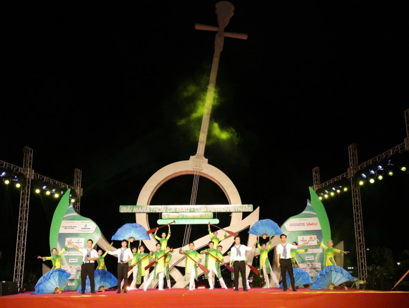 Giải Marathon Cà Mau lần đầu tổ chức tại Bạc Liêu: Sôi động và giàu bản sắc Giải Marathon Cà Mau lần đầu tổ chức tại Bạc Liêu: Sôi động và giàu bản sắc