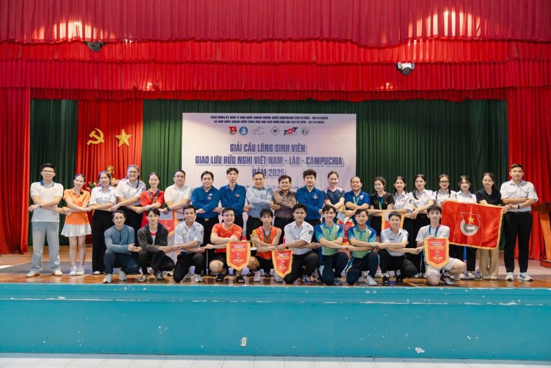 Sôi động Giải Cầu lông giao lưu hữu nghị Việt Nam - Lào - Campuchia năm 2025 Sôi động Giải Cầu lông giao lưu hữu nghị Việt Nam - Lào - Campuchia năm 2025