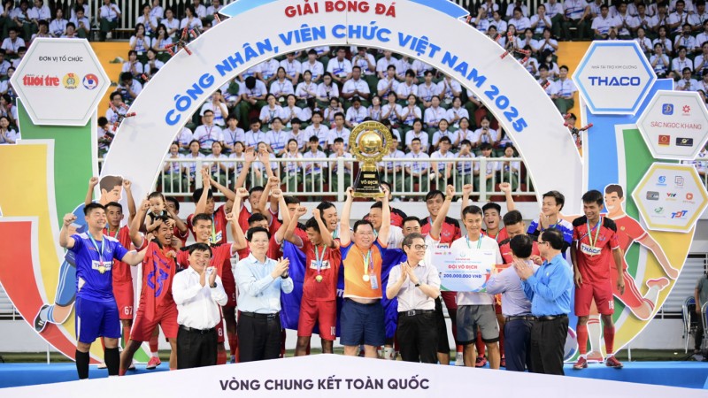 Nhà vô địch đăng quang sau hơn 100 trận tranh tài