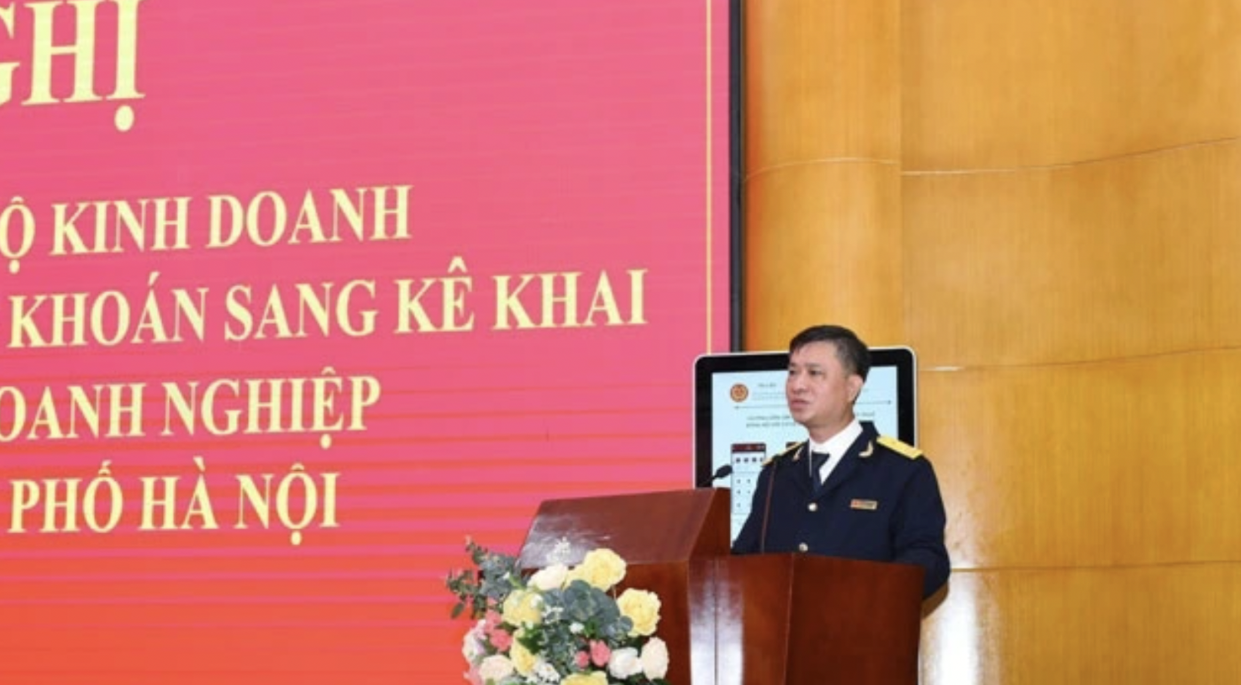 Ông Nguyễn Tiến Minh, Phó Trưởng Thuế Hà Nội chủ trì hội nghị. (Ảnh: VOV)