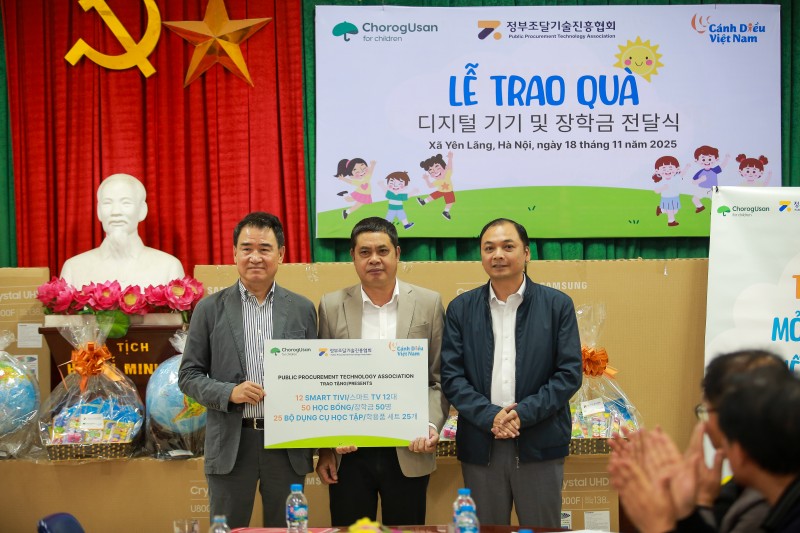 Trao tặng 12 tivi cùng nhiều phần quà ý nghĩa cho trường Tiểu học Chu Phan, Hà Nội