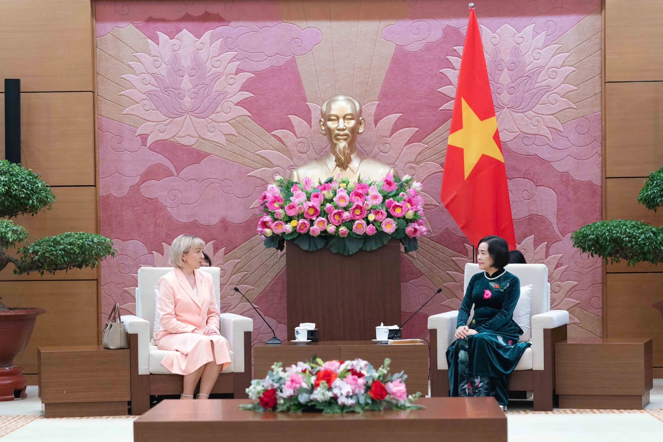 Phụ nữ Việt Nam - Belarus tăng cường kết nối vì hòa bình, văn hóa và quyền bình đẳng Phụ nữ Việt Nam - Belarus tăng cường kết nối vì hòa bình, văn hóa và quyền bình đẳng