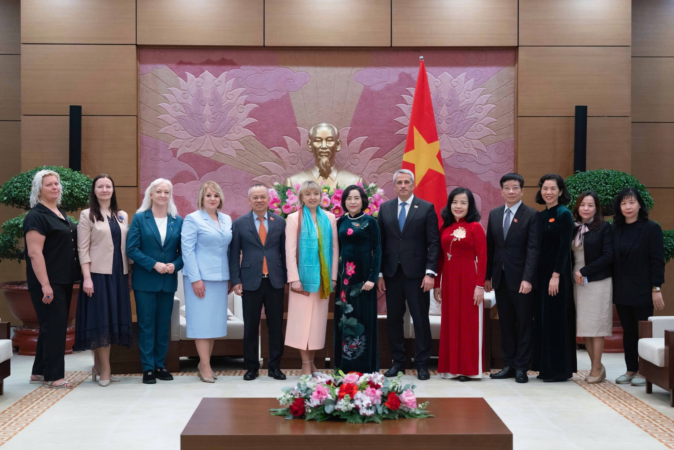 Phụ nữ Việt Nam - Belarus tăng cường kết nối vì hòa bình, văn hóa và quyền bình đẳng Phụ nữ Việt Nam - Belarus tăng cường kết nối vì hòa bình, văn hóa và quyền bình đẳng