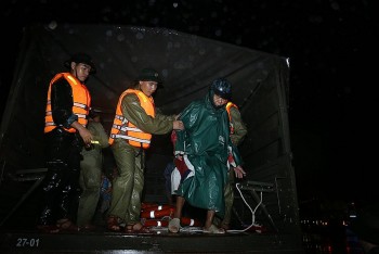 Bộ Quốc phòng chỉ đạo khẩn cấp ứng phó mưa lũ diện rộng ở Trung Bộ