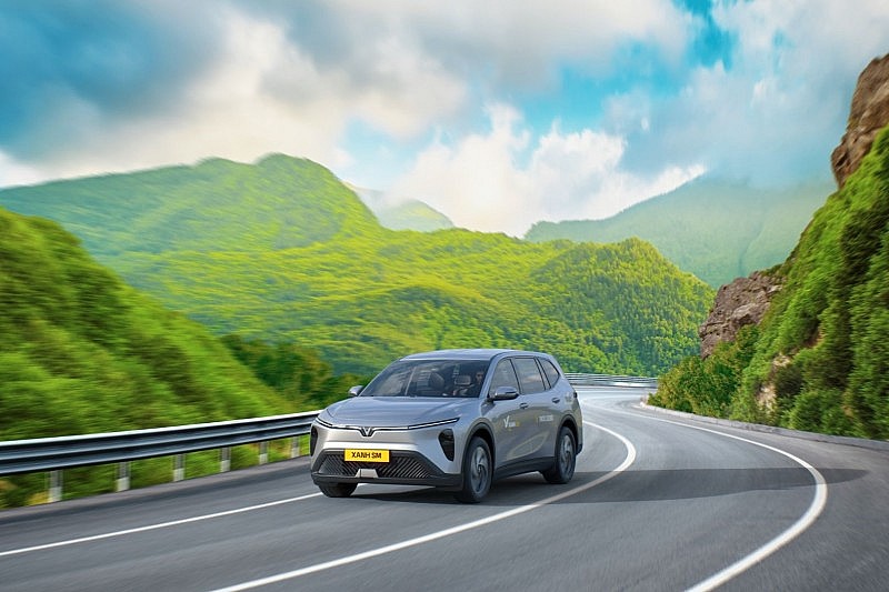 Xanh SM triển khai dịch vụ xe 7 chỗ liên tỉnh bằng xe Limo Green