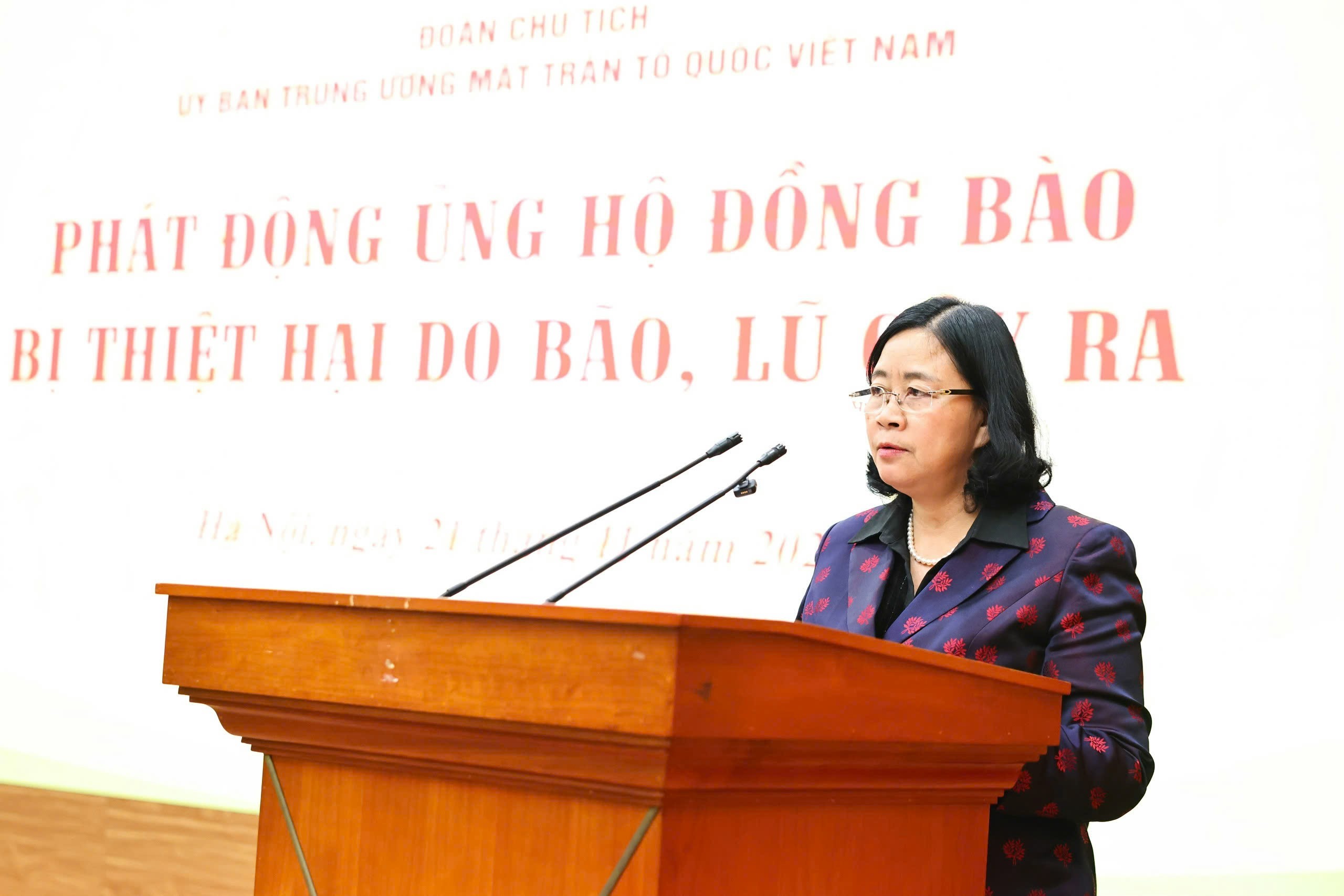 Ủy viên Bộ Chính trị, Bí thư Trung ương Đảng, Chủ tịch Ủy ban Trung ương MTTQ Việt Nam Bùi Thị Minh Hoài đã đọc Lời kêu gọi của Đoàn Chủ tịch Ủy ban Trung ương MTTQ Việt Nam về vận động ủng hộ đồng bào các tỉnh khu vực miền Trung, Tây Nguyên bị thiệt hại do bão, lũ gây ra.