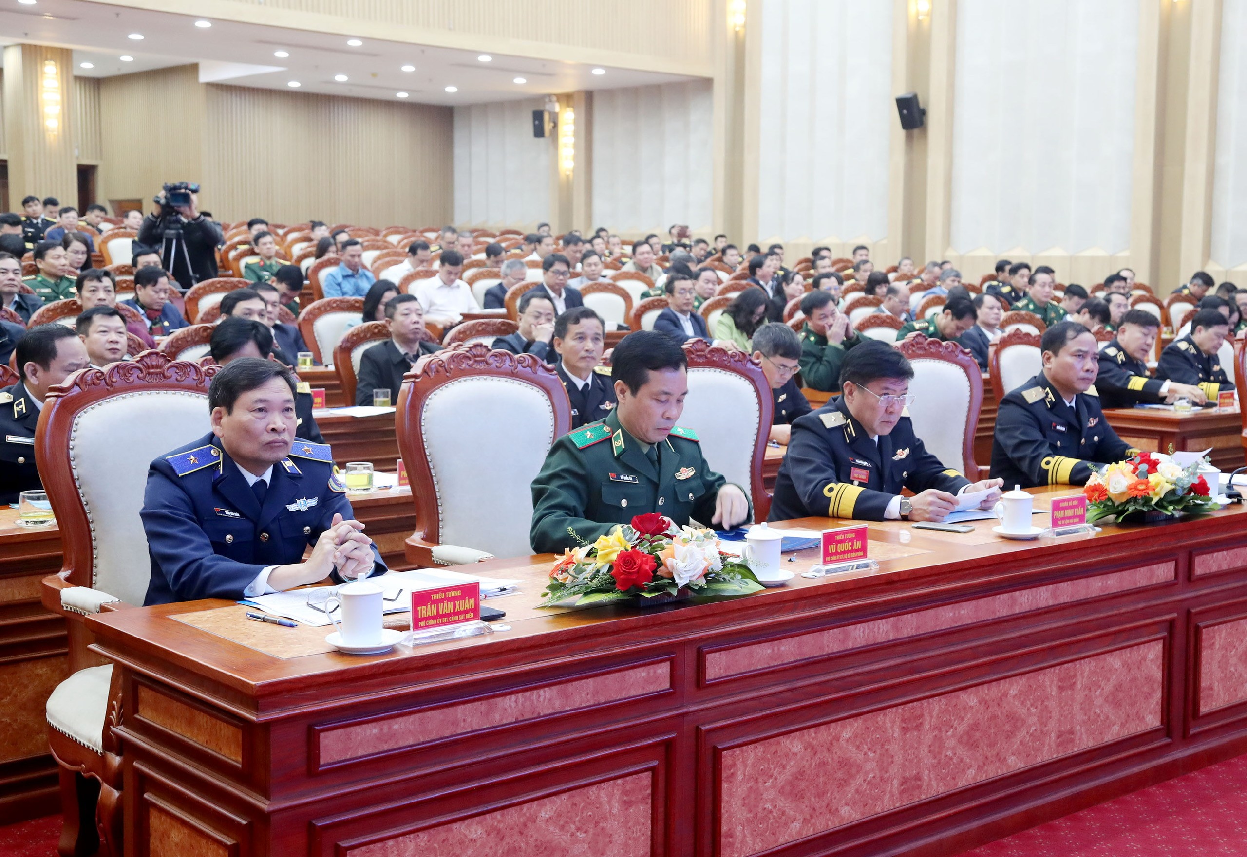 Lực lượng Hải quân cứu hơn 2.200 lượt người trên biển