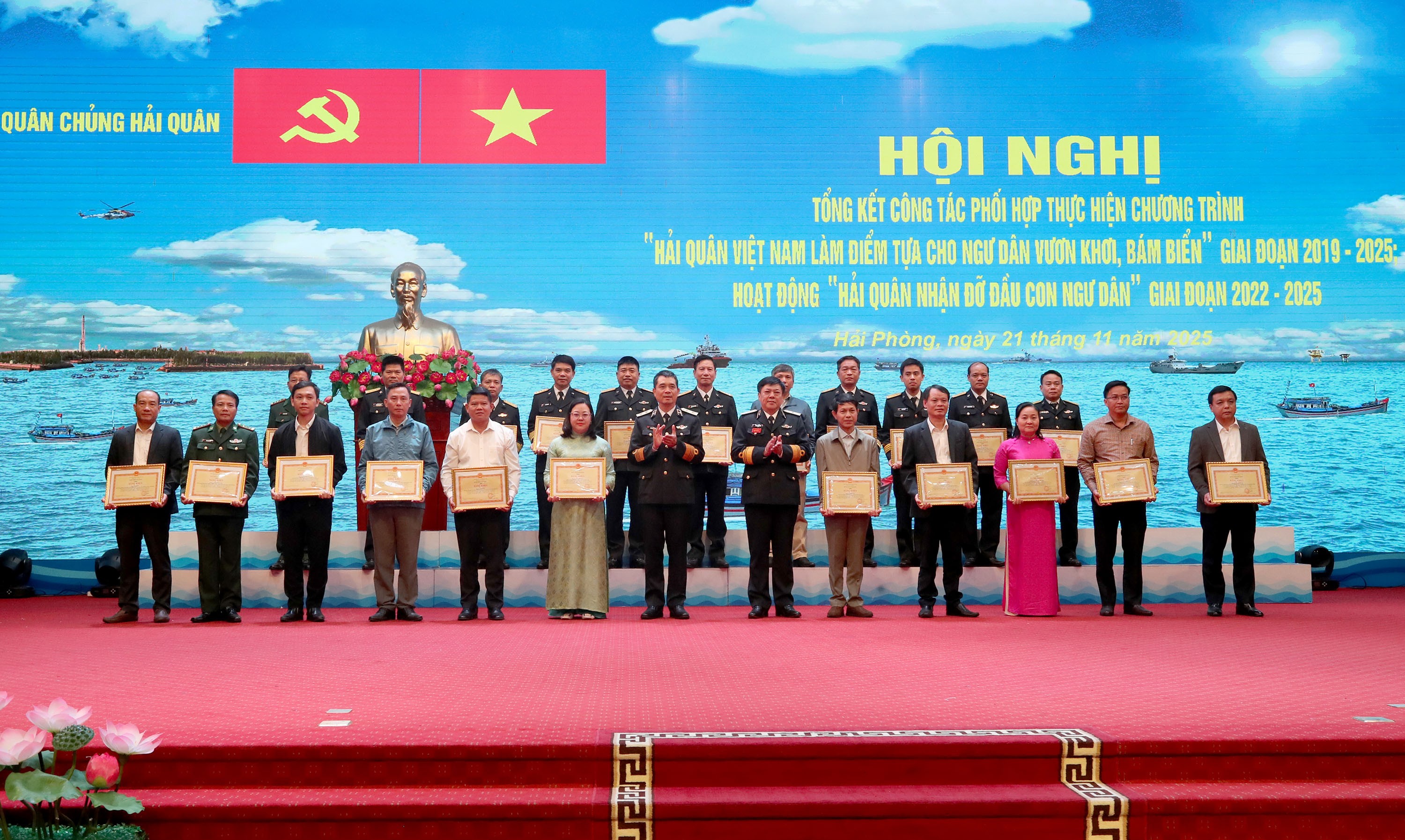 Lực lượng Hải quân cứu hơn 2.200 lượt người trên biển