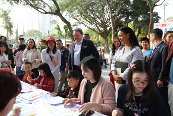 [Ảnh] Sắc màu hữu nghị Việt Nam - Hoa Kỳ giữa lòng Hà Nội