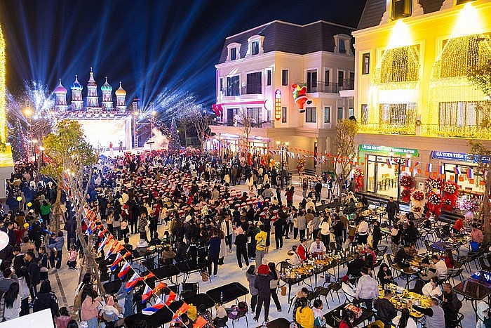 Hội tụ 3 giá trị an cư, giao thương và bản sắc, Asia Vibe Móng Cái hút khách dịp cuối năm