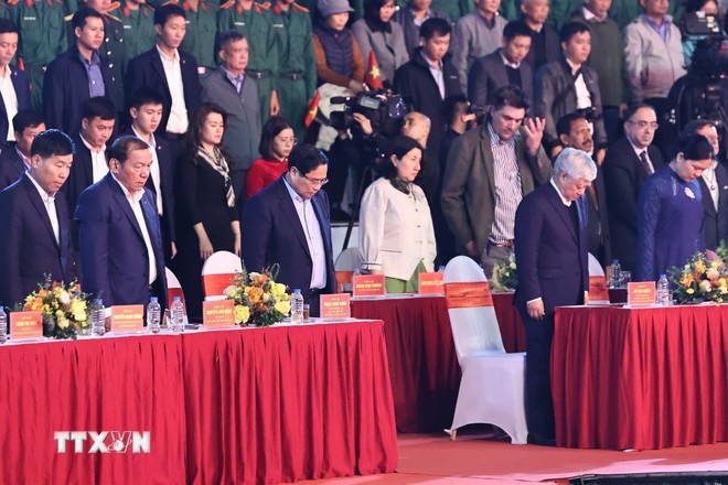 Thủ tướng kêu gọi đồng bào cả nước đoàn kết một lòng hướng về miền Trung