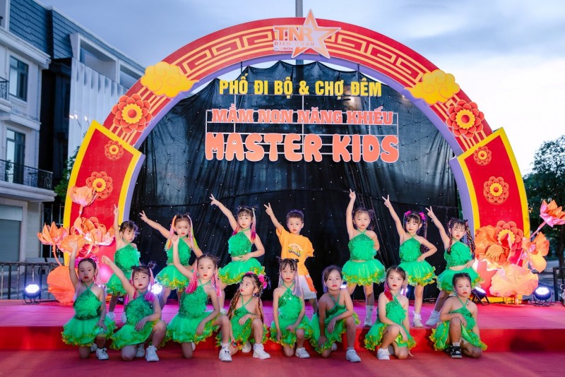 Các bé lớp chồi mầm non năng khiếu Master Kids