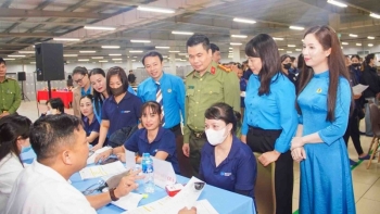 cham lo suc khoe va nang cao nhan thuc phap luat cho nguoi lao dong