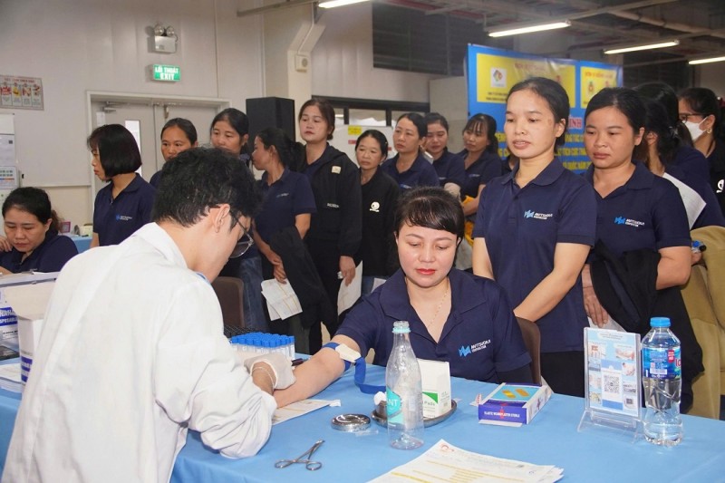 Khám sức khỏe cho công nhân lao động Công ty TNHH May An Nam Matsuoka. (Ảnh: T.L) Khám sức khỏe cho công nhân lao động Công ty TNHH May An Nam Matsuoka. (Ảnh: T.L)