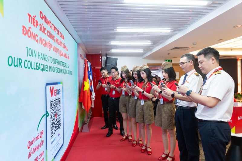 Đội ngũ kỹ thuật Vietjet ủng hộ đồng bào vùng bão lũ Đội ngũ kỹ thuật Vietjet ủng hộ đồng bào vùng bão lũ