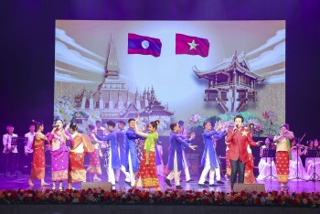 nua the ky xay dung va phat trien lao khang dinh quan he co mot khong hai voi viet nam