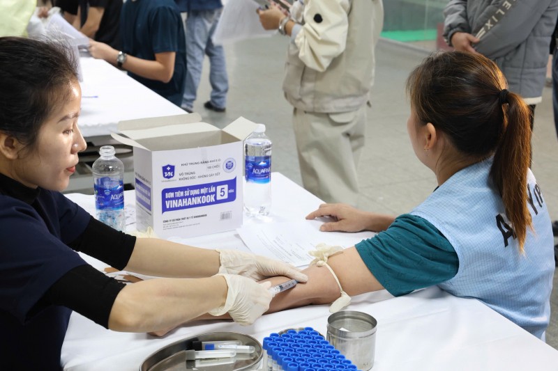 Gói này gồm khám nội tổng quát, xét nghiệm tầm soát ung thư máu, sàng lọc Thalassemia, siêu âm tuyến giáp, siêu âm khớp gối và siêu âm ổ bụng. (Ảnh: T.L)