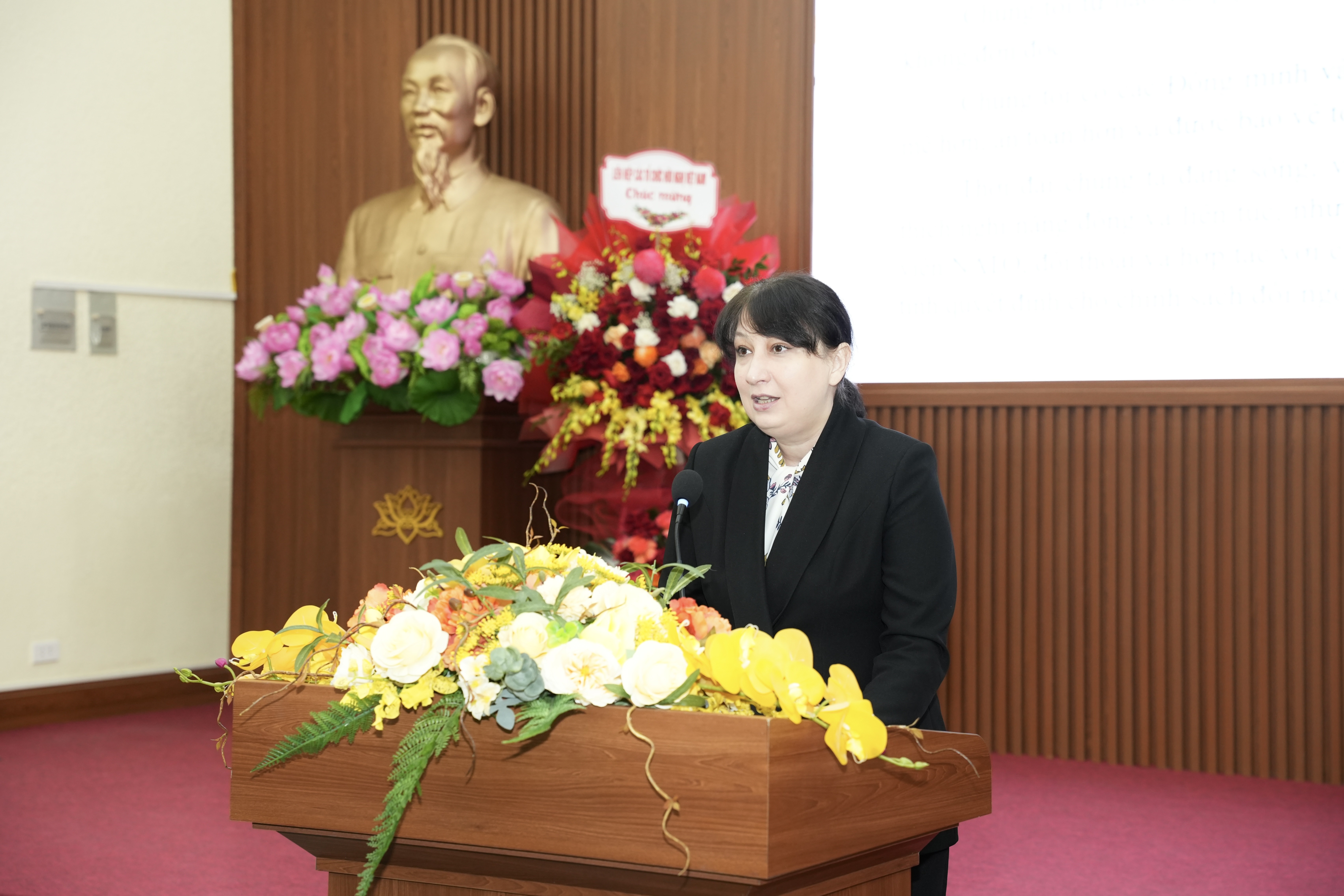 Đại sứ Romania tại Việt Nam Cristina Romila.