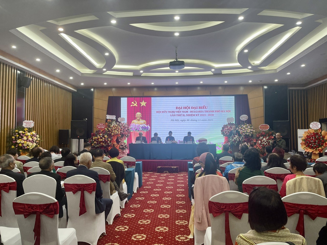 Củng cố, phát huy quan hệ hữu nghị truyền thống tốt đẹp giữa nhân dân Việt Nam và Bulgaria