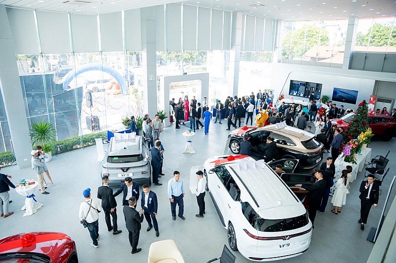 Lập kỷ lục với xưởng dịch vụ thứ 350, VinFast nhận “mưa lời khen” về mạng lưới hậu mãi khủng nhất Việt Nam