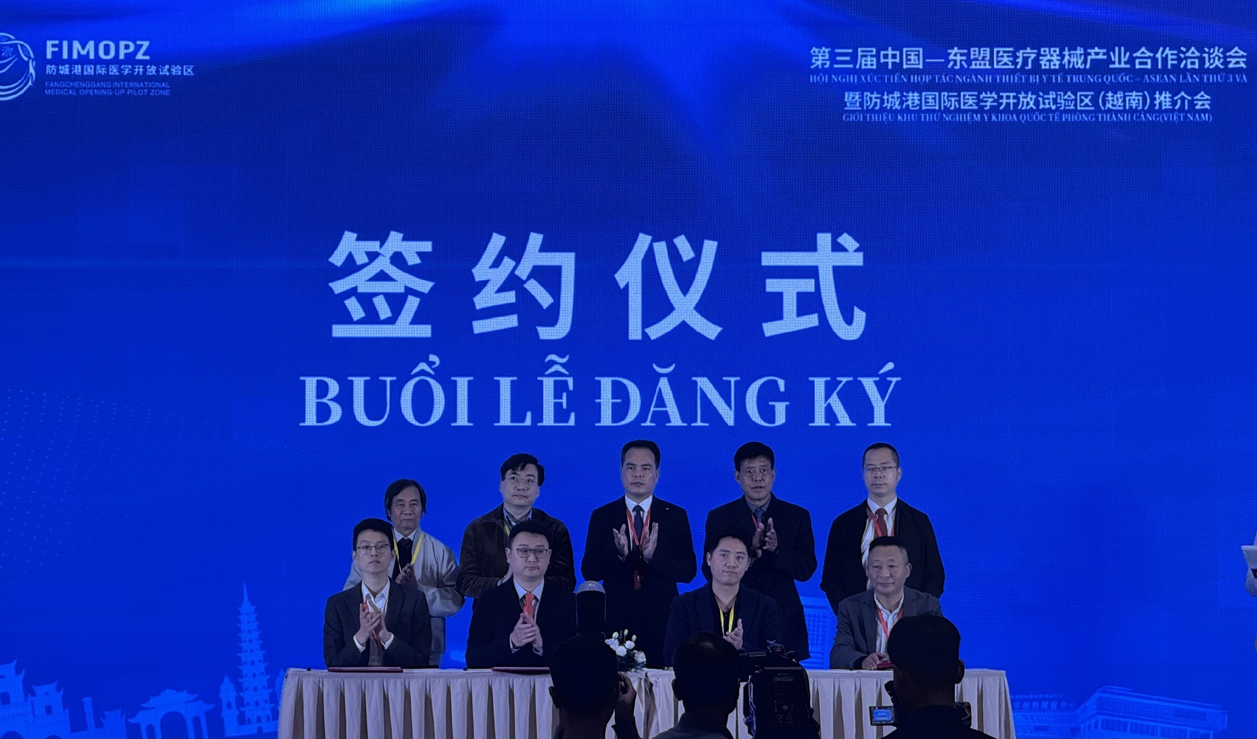 các doanh nghiệp thiết bị y tế hai nước đã chính thức ký kết văn bản hợp tác