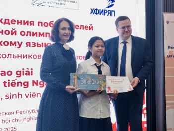 Hợp tác giáo dục nuôi dưỡng tình yêu tiếng Nga của thế hệ trẻ Việt Nam