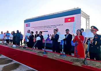 khoi cong du an dien mat troi bieu tuong moi cua nghia tinh viet nam danh tang cuba