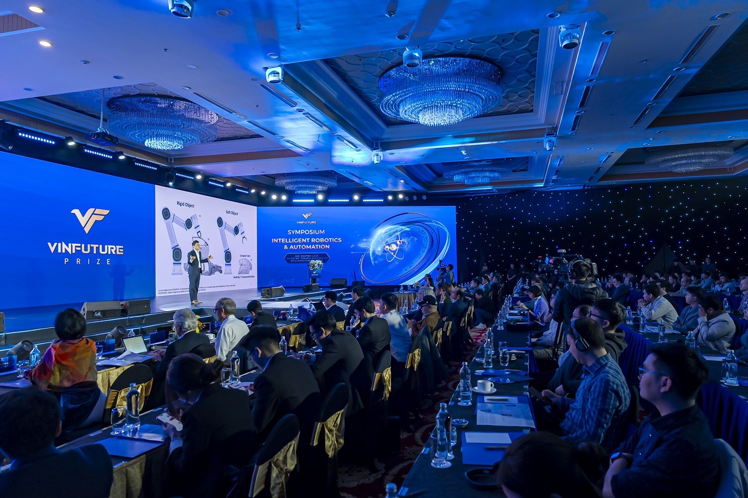 GS. Ho-Young Kim - Đại học Quốc gia Seoul, Hàn Quốc - khẳng định hoàn toàn có thể tạo cơ giả cho robot để bộ cơ đó hoạt động tinh tế như người thật GS. Ho-Young Kim - Đại học Quốc gia Seoul, Hàn Quốc - khẳng định hoàn toàn có thể tạo cơ giả cho robot để bộ cơ đó hoạt động tinh tế như người thật