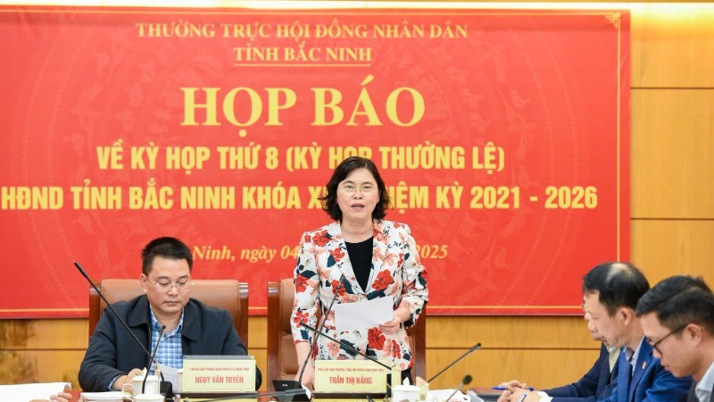 Phó Chủ tịch Thường trực Hội đồng nhân dân tỉnh Bắc Ninh Trần Thị Hằng phát biểu. (Ảnh: Báo Nhân dân) Phó Chủ tịch Thường trực Hội đồng nhân dân tỉnh Bắc Ninh Trần Thị Hằng phát biểu. (Ảnh: Báo Nhân dân)