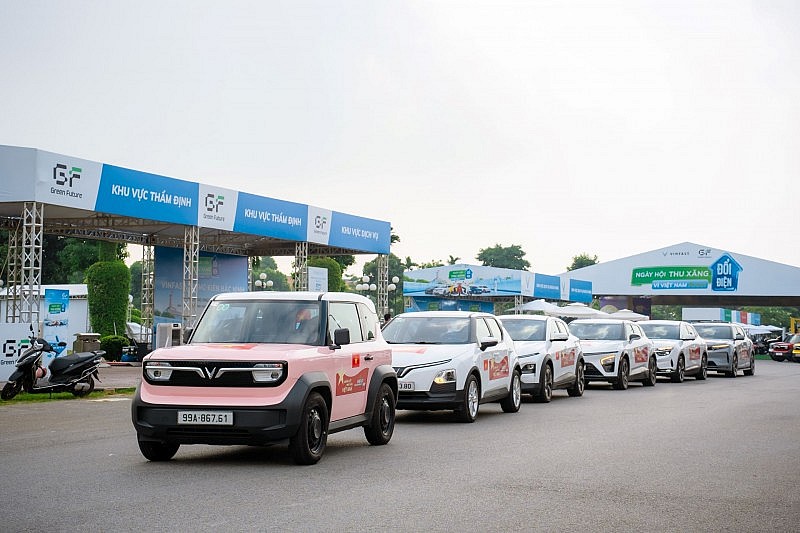 Gia đình trẻ chọn VinFast VF 3 vì “đi 2 tuần tốn chưa bằng 1 bát phở”