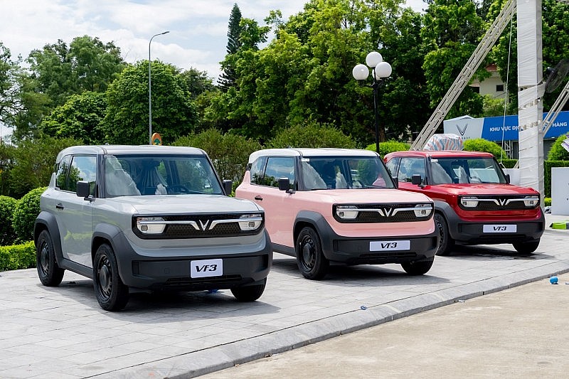 Gia đình trẻ chọn VinFast VF 3 vì “đi 2 tuần tốn chưa bằng 1 bát phở”