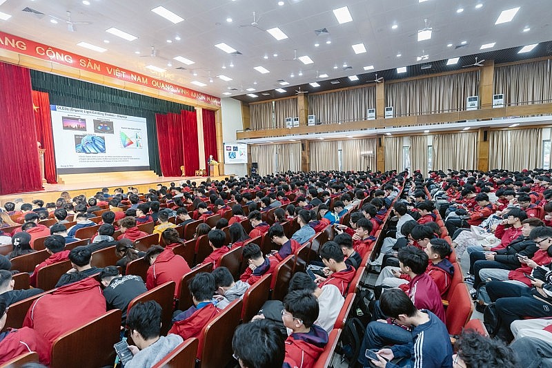 Sinh viên Việt và “cuộc hẹn” đặc biệt với những trí tuệ kiệt xuất thế giới tại VinFuture 2025