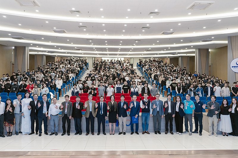 Sinh viên Việt và “cuộc hẹn” đặc biệt với những trí tuệ kiệt xuất thế giới tại VinFuture 2025