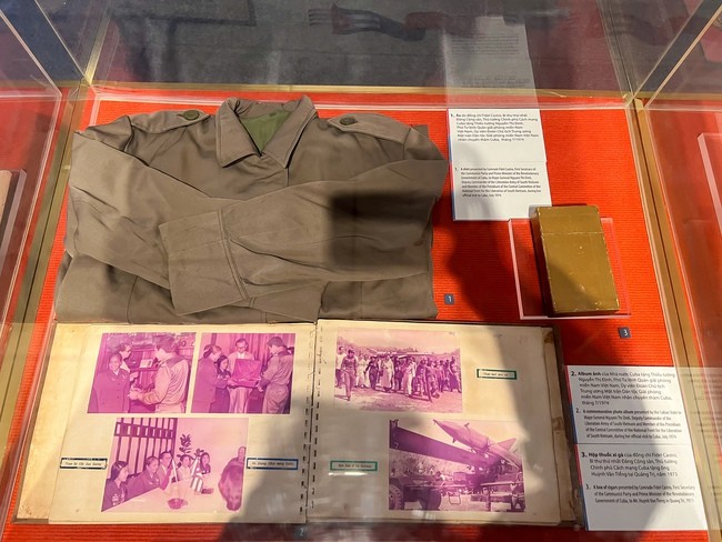 Một số hiện vật trưng bày tại triển lãm. (Ảnh: bvhttdl.gov.vn) Một số hiện vật trưng bày tại triển lãm. (Ảnh: bvhttdl.gov.vn)