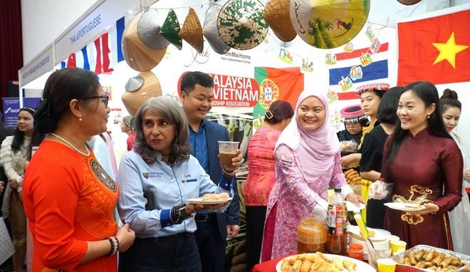 ThS. Nguyễn Thụy Thiên Hương: Linh hoạt, sáng tạo trong hành trình lan tỏa tiếng Việt ở Malaysia ThS. Nguyễn Thụy Thiên Hương: Linh hoạt, sáng tạo trong hành trình lan tỏa tiếng Việt ở Malaysia