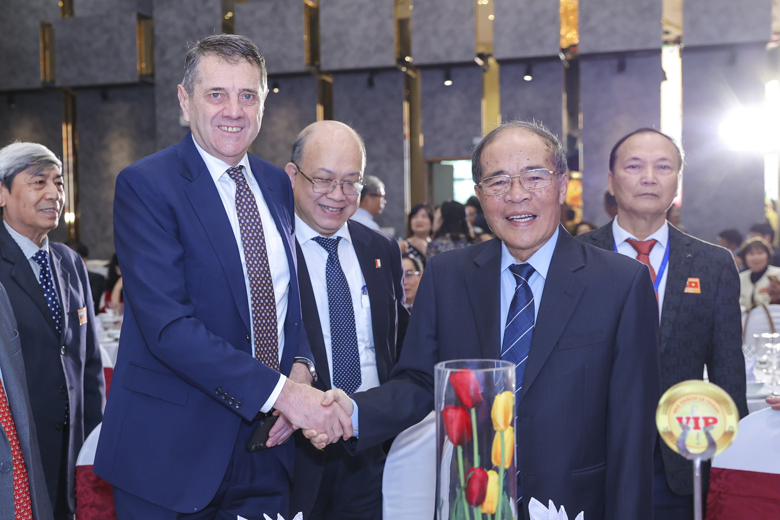 Thắm tình hữu nghị Việt Nam - Bulgaria Thắm tình hữu nghị Việt Nam - Bulgaria