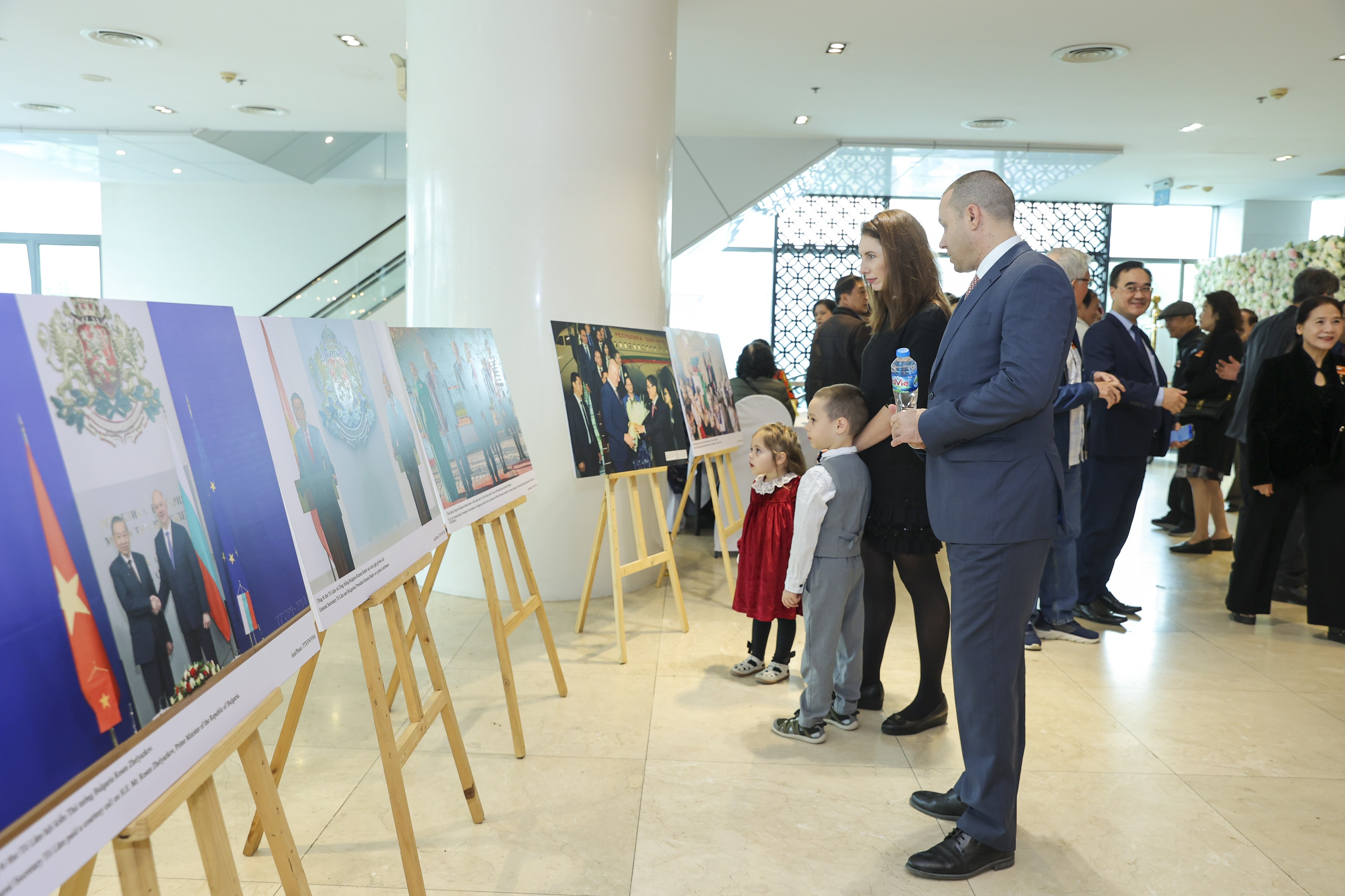 Thắm tình hữu nghị Việt Nam - Bulgaria Thắm tình hữu nghị Việt Nam - Bulgaria