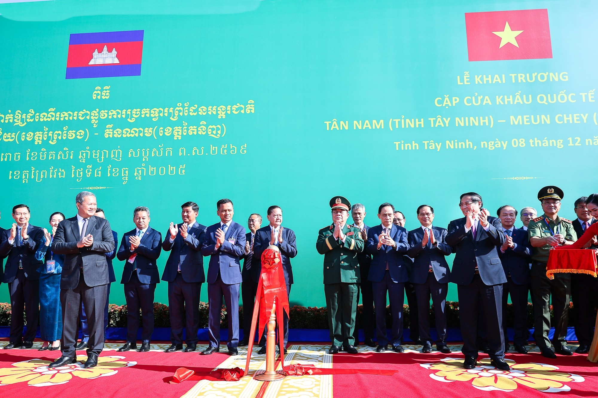 Thủ tướng Phạm Minh Chính cùng Thủ tướng Campuchia khai trương cặp cửa khẩu quốc tế mới Thủ tướng Phạm Minh Chính cùng Thủ tướng Campuchia khai trương cặp cửa khẩu quốc tế mới