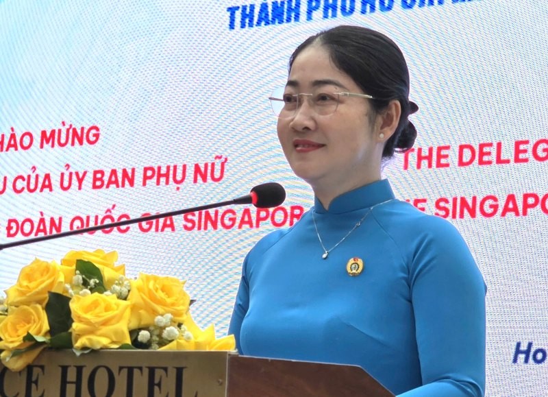 bà Nguyễn Kim Loan, Phó Chủ tịch LĐLĐ TPHCM phát biểu. (Ảnh: N.D)