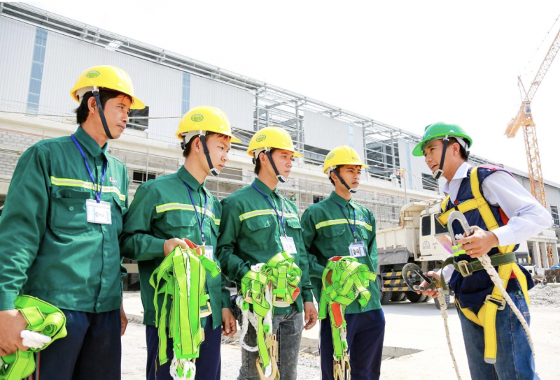 xây dựng văn hóa an toàn lao động tập trung vào việc cải thiện điều kiện làm việc và tạo thói quen tuân thủ an toàn trong mỗi doanh nghiệp. (Ảnh: T.L) xây dựng văn hóa an toàn lao động tập trung vào việc cải thiện điều kiện làm việc và tạo thói quen tuân thủ an toàn trong mỗi doanh nghiệp. (Ảnh: T.L)