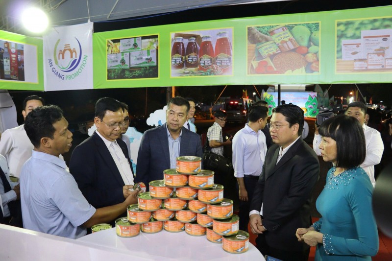 Tăng cường giao thương, mở rộng liên kết kinh tế giữa hai nước láng giềng Tăng cường giao thương, mở rộng liên kết kinh tế giữa hai nước láng giềng