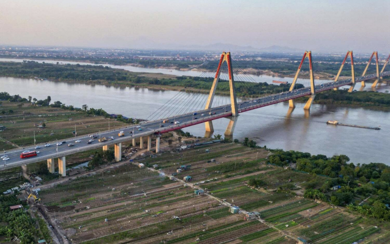 nhóm dự án chiến lược, có ảnh hưởng trực tiếp đến năng lực kết nối vùng và định hình không gian đô thị hai bên bờ sông Hồng. (Ảnh: T.L) nhóm dự án chiến lược, có ảnh hưởng trực tiếp đến năng lực kết nối vùng và định hình không gian đô thị hai bên bờ sông Hồng. (Ảnh: T.L)