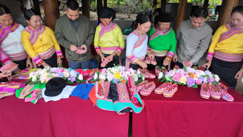 Mường Tùng chủ động triển khai giảm nghèo đa chiều từ chính sách đến cuộc sống Mường Tùng chủ động triển khai giảm nghèo đa chiều từ chính sách đến cuộc sống