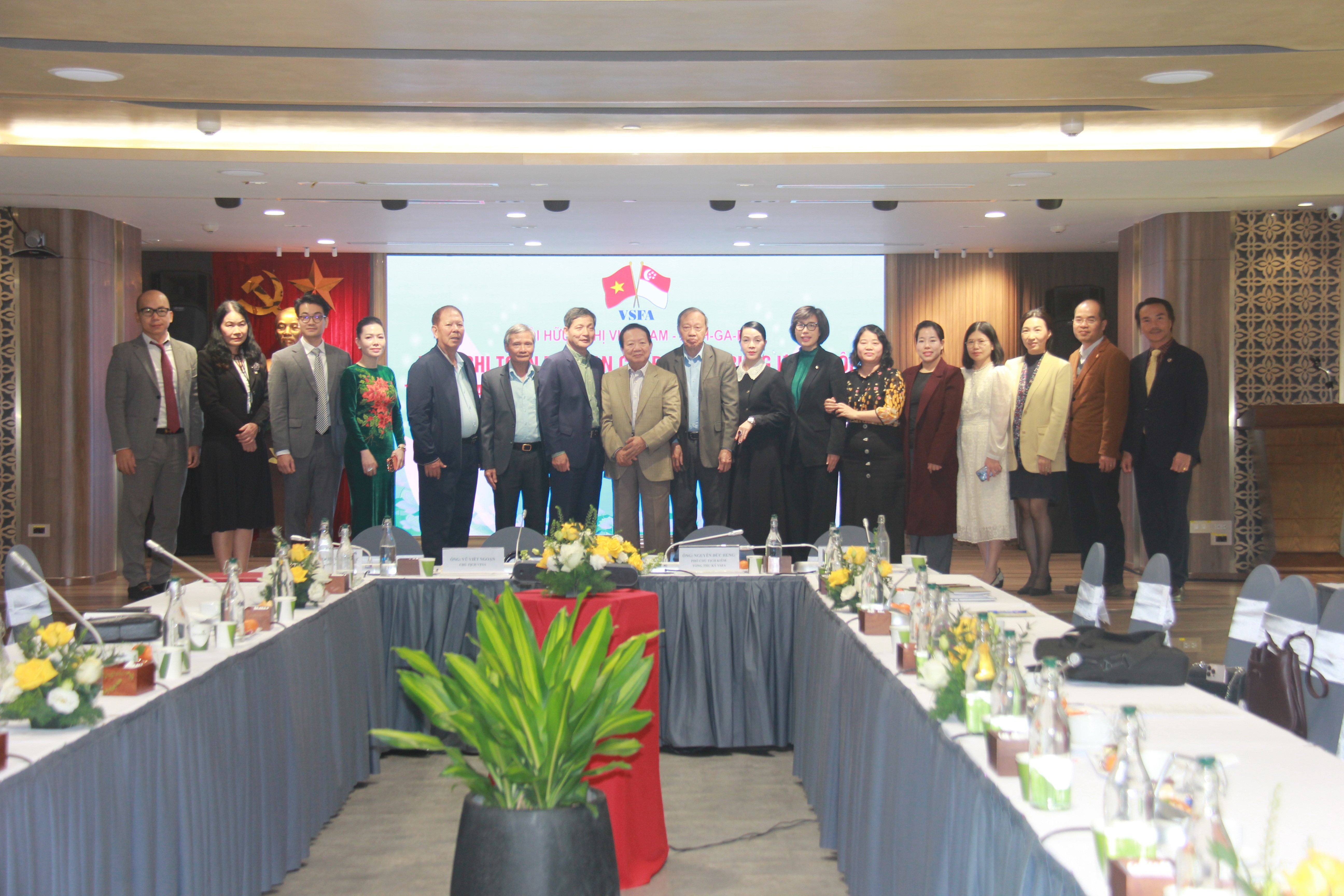 Các đại biểu tham dự Hội nghị chụp ảnh lưu niệm. (Ảnh: Thành Luân) Các đại biểu tham dự Hội nghị chụp ảnh lưu niệm. (Ảnh: Thành Luân)