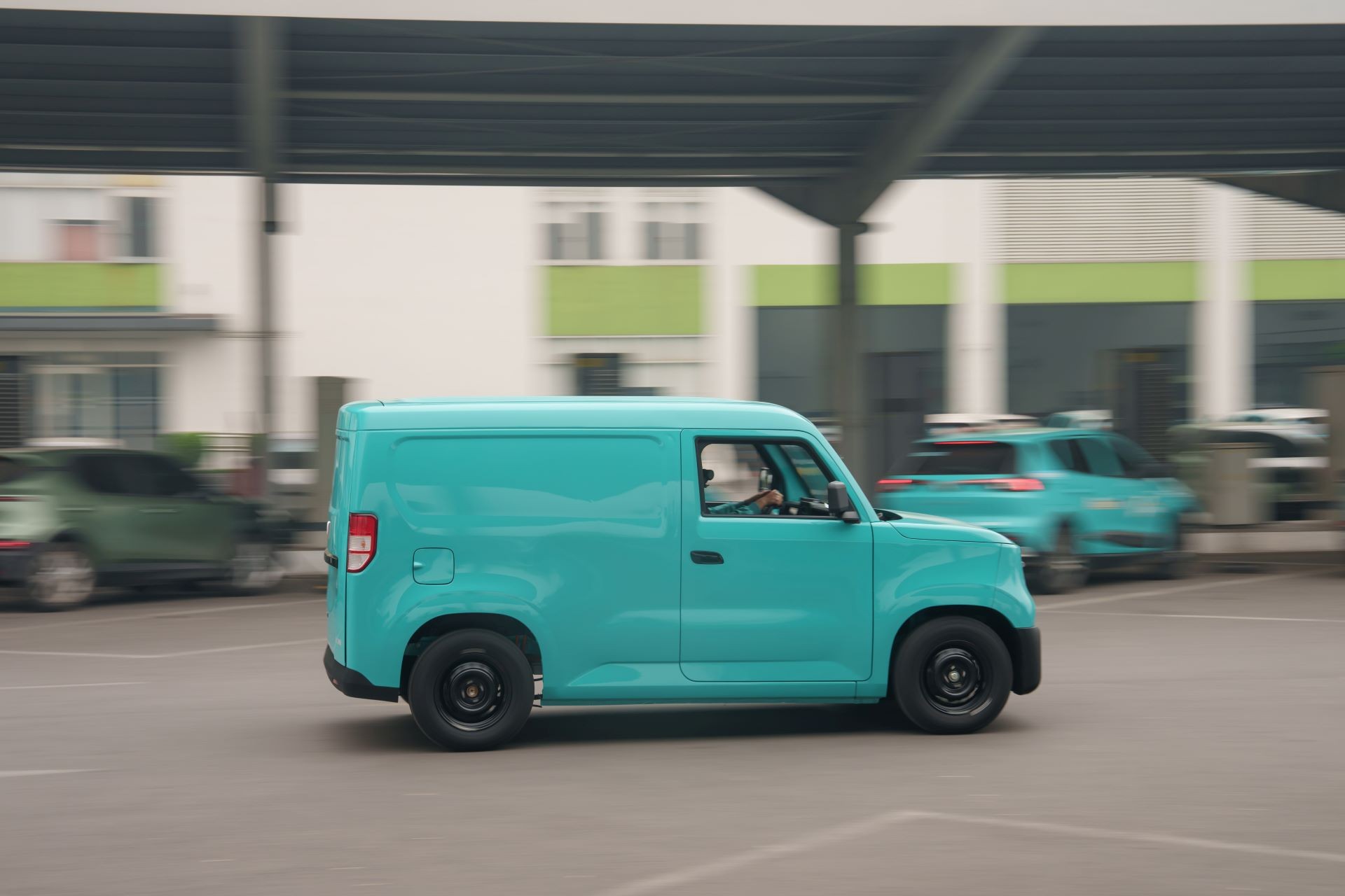 EC Van: Xe gọn cho phố nhỏ, chở “full” tải thoải mái, tối ưu chi phí từng chuyến đi