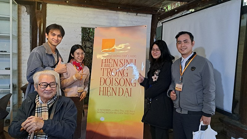 Niềm vui triết học lan toả từ Trường Đông Niềm vui triết học lan toả từ Trường Đông