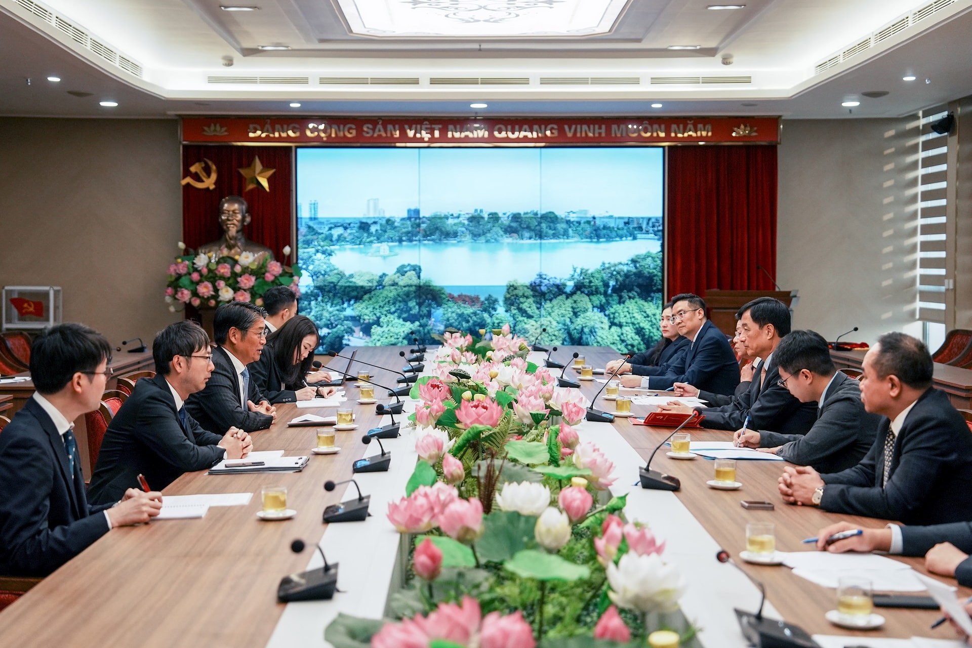 Toàn cảnh buổi làm việc. Ảnh: Viết Thành. Toàn cảnh buổi làm việc. Ảnh: Viết Thành.