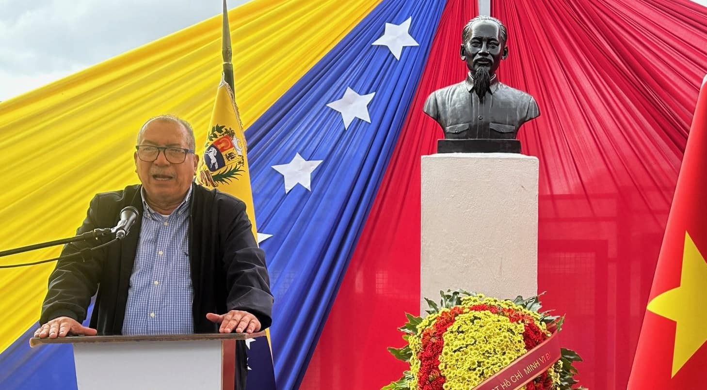 Chủ nhiệm Ủy ban Đối ngoại Quốc hội, Chủ tịch Nhóm Nghị sỹ hữu nghị Venezuela - Việt Nam Saúl Ortega phát biểu tại Lễ kỷ niệm. (Ảnh: Đại sứ quán Việt Nam tại Venezuela)
